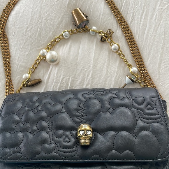 BETSEY JOHNSON BLACK QUILTED FABULOUS SKULL BAG - Picture 3 of 16